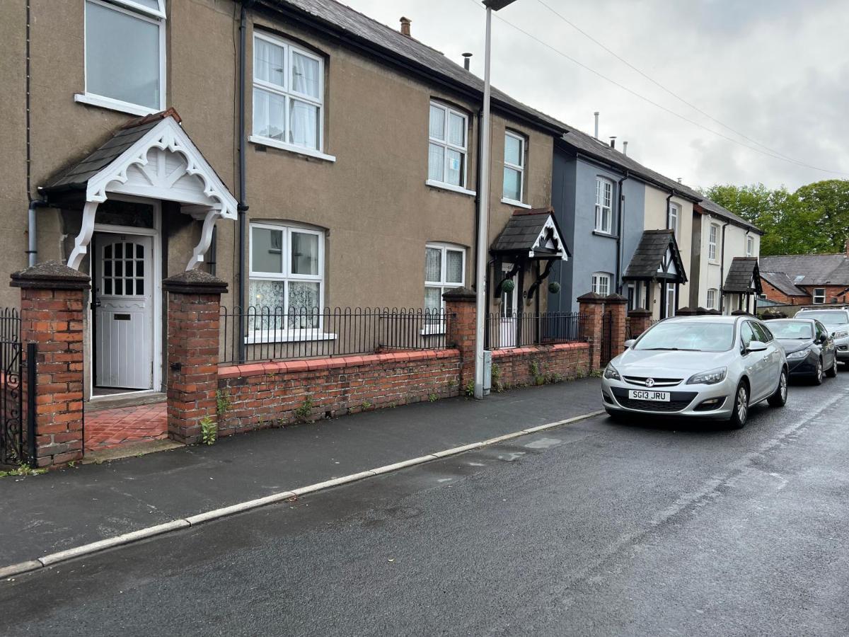 Brecon Town 3 Bedroom House Sleeps 6 Central Location מראה חיצוני תמונה
